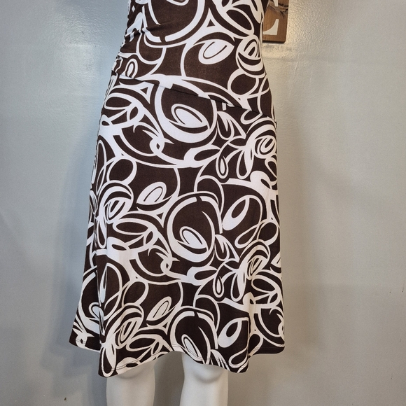 Iz Byer Sleeveless V-Neck Midi A-Line Dress - Picture 3 of 11